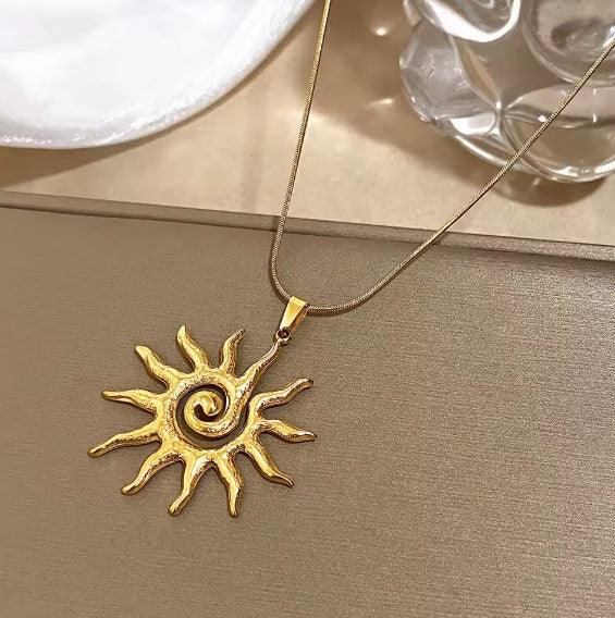 Vintage Chic Sun Shaped Necklace